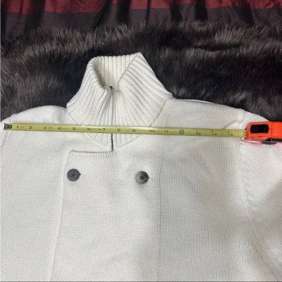 Elegant White Double-Breasted Zip-Up Sweater